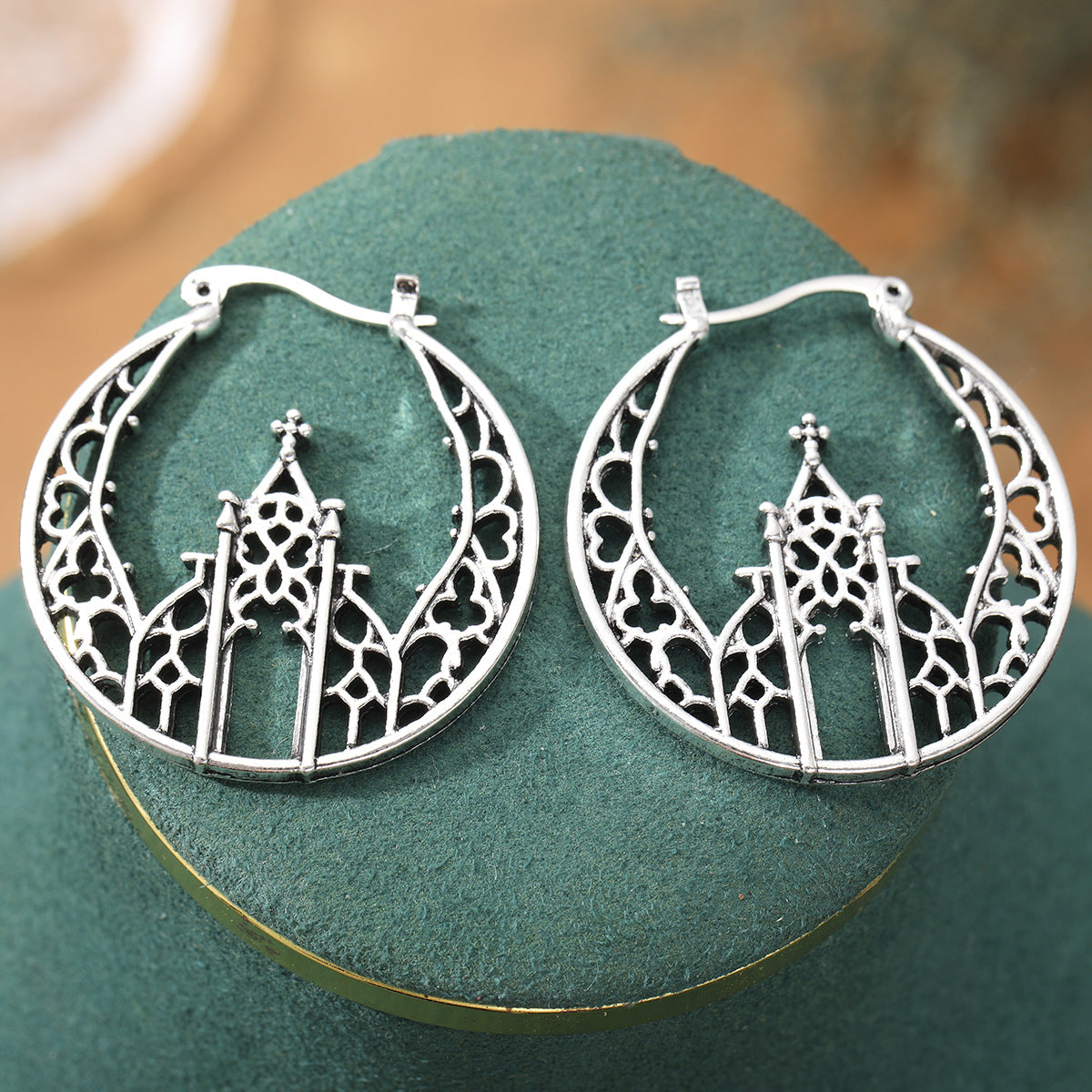 Women's Fashion Vintage Hollow-Out Pendant Earrings