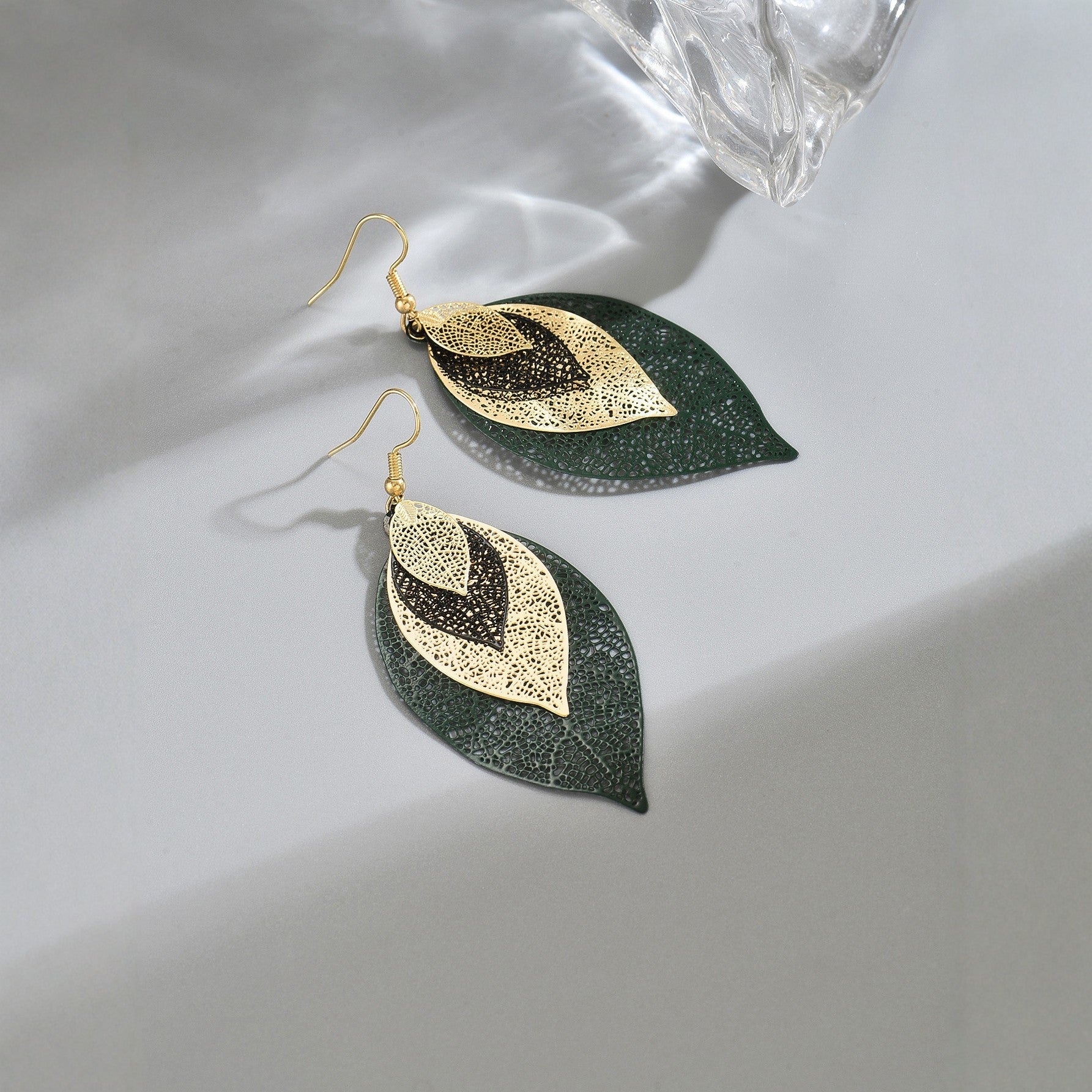 Cross-border TEMU Bestseller Retro Hollow-Out Leaf Ear Hooks