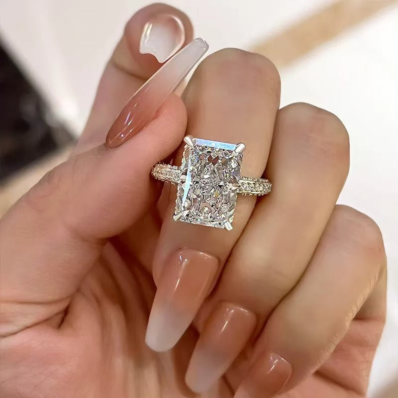 Ring Inlaid With An Extra-large Zircon