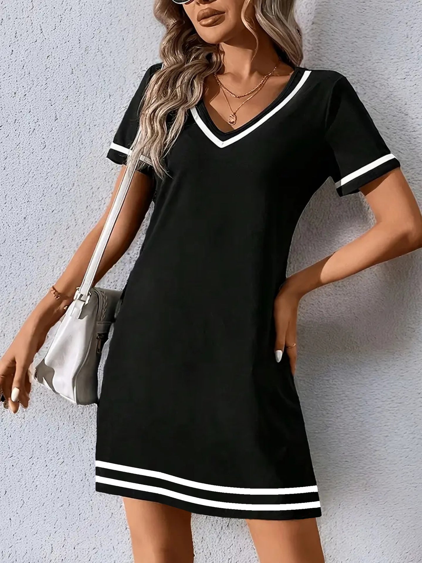 V-neck Fashionable And Elegant Contrast-color Short-sleeve Dress