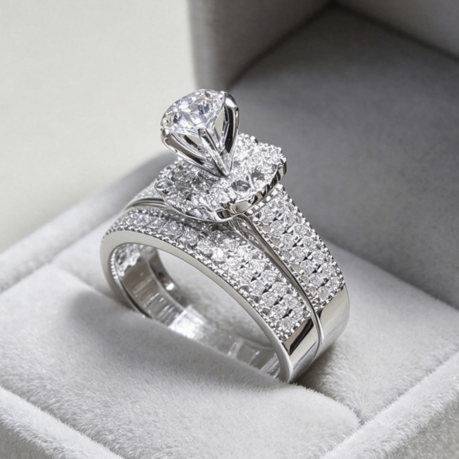 Fashionable Light Luxury Fully Diamond-Encrusted Platinum-Plated Womens Ring